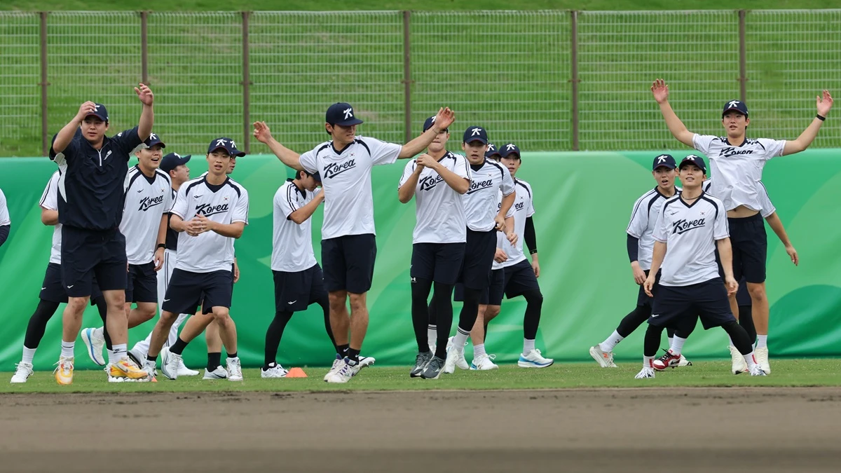 류지현 감독이 이끄는 대한민국 야구 국가대표팀이 지난 20일 일본 아이치현 오카자키 시민구장에서 대만과 2026 아이치·나고야 아시안게임 조별리그 B조 1차전을 대비한 훈련을 진행했다. 사진 연합뉴스