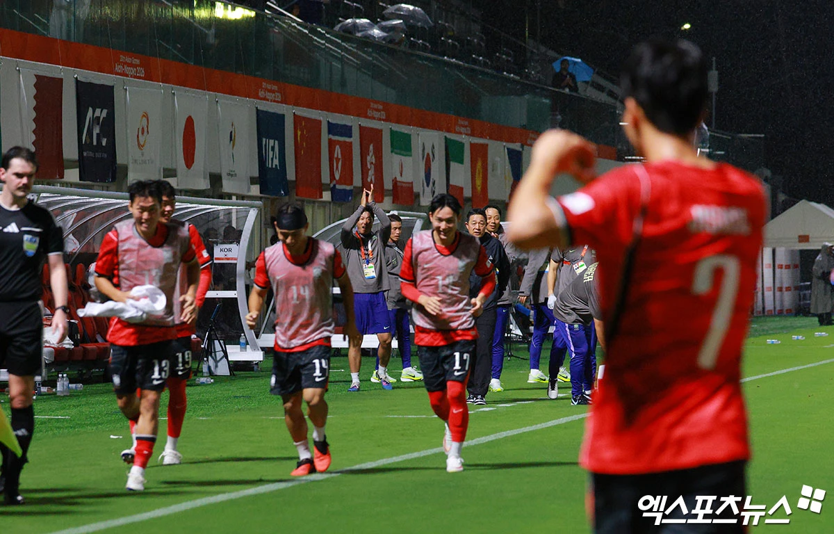 대한축구협회 관계자가 21일 이영준이 이날 오후 12시 경 일본 나고야시에 도착해 이민성호에 합류했다. 그는 곧바로 동료들과 훈련을 진행하며 사우디아라비아전에 동행할 예정이라고 말했다. 이영준은 이민성호의 최전방 스트라이커로 아시안게임 대표팀에 발탁됐다. 소속팀 그라스호퍼 취리히와 차출이 조율되면서 대회 전에 합류가 예상됐는데, 소속팀 내 변화가 발생하면서 돌연 이영준을 국제축구연맹(FIFA) A매치 휴식기가 시작하는 22일부터 시작되는 A매치 기간에 맞춰 이민성호에 가겠다는 입장을 드러냈다. 나고야, 박지영 기자