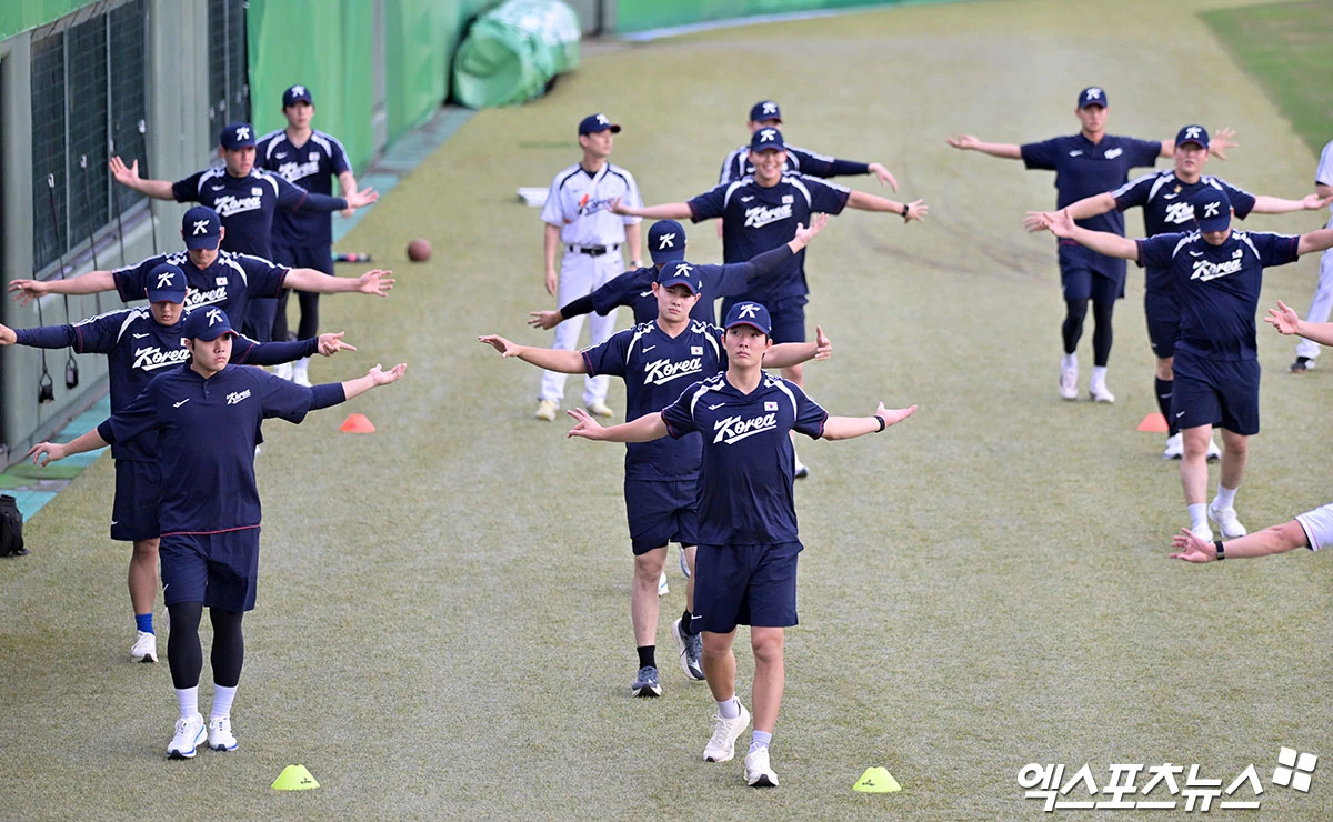 류지현 감독이 이끄는 대한민국 야구 국가대표이 21일 일본 아이치현 오카자키 시민구장에서 열리는 2026 아이치·나고야 아시안게임 조별리그 1차전 대만과의 경기를 치른다. 사진 김한준 기자