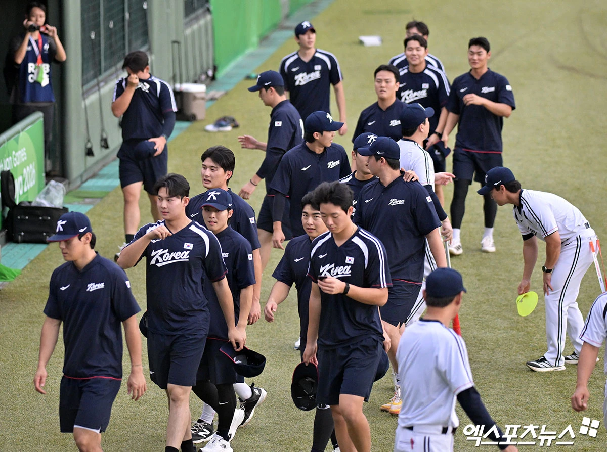 류지현 감독이 이끄는 대한민국 야구 국가대표이 21일 일본 아이치현 오카자키 시민구장에서 열리는 2026 아이치·나고야 아시안게임 조별리그 1차전 대만과의 경기를 치른다. 사진 김한준 기자