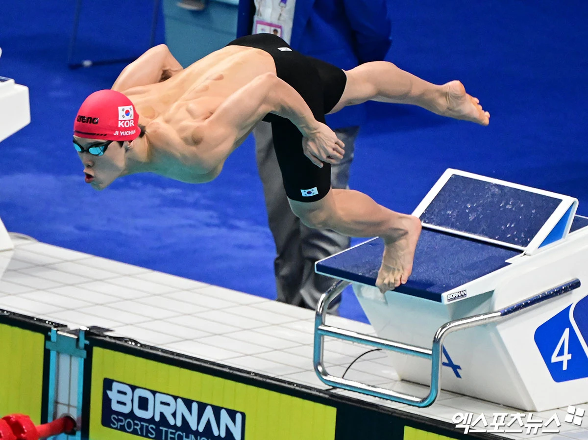 지유찬은 21일 일본 도쿄 아쿠아틱스센터에서 열린 대회 경영 이틀 째 남자 자유형 50m 결승에서 3위를 차지해 동메달을 따냈다. 2023년 항저우 아시안게임 금메달에 이어 2회 연속 이 종목 입싱에 성공했다. 이 종목 우승은 21초66의 아시안게임 신기록을 낸 김영범에게 돌아갔다. 한국이 시상대 두 자리를 차지하게 됐다. 엑스포츠뉴스DB