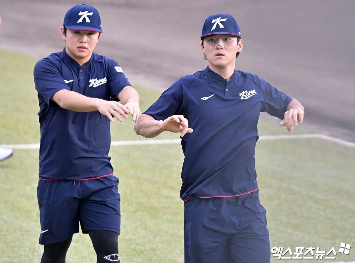 대한민국 야구 국가대표팀 문현빈(왼쪽)과 김도영이 21일 일본 아이치현 오카자키 시민구장 야구장에서 열리는 대만과의 2026 아이치·나고야 아시안게임 조별리그 B조 1차전에서 테이블 세터를 이룬다. 사진 김한준 기자