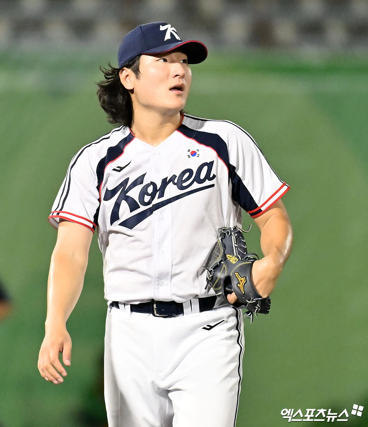 곽빈은 21일 일본 아이치현 오카자키 시민구장에서 열린 대만과의 2026 아이치·나고야 아시안게임 조별리그 B조 1차전에 선발등판, 6이닝 2볼넷 10탈삼진 무실점을 기록했다. 3년 전 항저우 아시안게임에서 대표팀에 들고도 부상으로 공 한 번 던지지 않은 채 금메달을 목에 걸었던 아쉬움을 털어냈다. 생애 처음으로 밟은 아시안게임 마운드에서 완벽투를 선보였다. 일본 오카자키, 김한준 기자