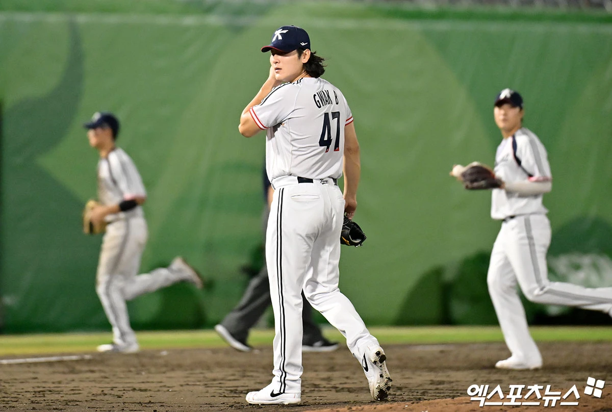 대한민국 야구 국가대표팀 에이스 곽빈이 21일 일본 아이치현의 오카자키 시민구장에서 열린 2026 아이치·나고야 아시안게임 조별리그 B조 1차전에서 대만을 상대로 선발등판, 6이닝 무실점 노히트 완벽투로 승리투수가 됐다. 사진 김한준 기자