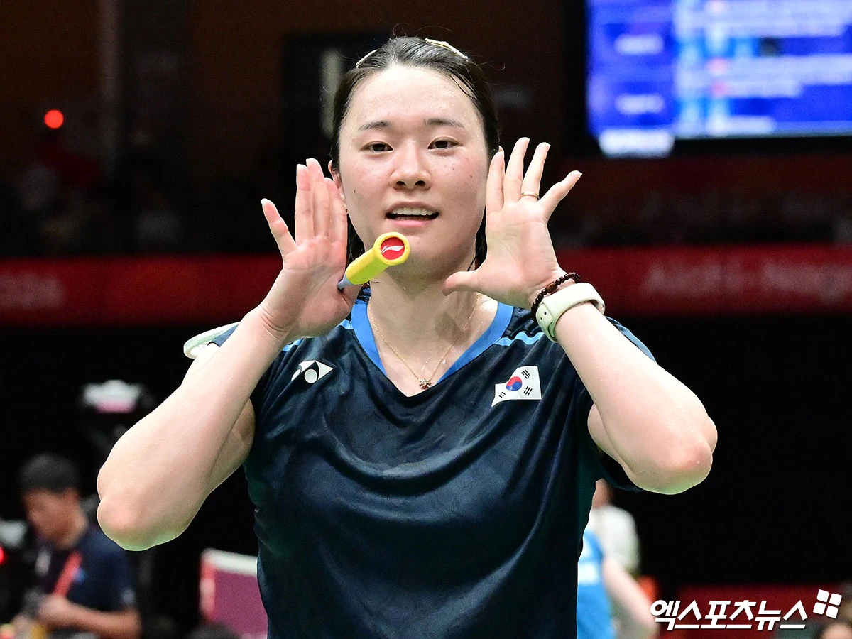 2026 아이치·나고야 아시안게임에서 2회 연속 금메달에 도전하고 있는 한국 여자 배드민턴 대표팀이 말레이시아를 상대로 접전 끝에 승리를 거두고 대회 준결승에 올랐다. 박주봉 감독이 지휘하는 한국은 22일(한국시간) 일본 아이치현 이치노미야 시립체육관에서 열린 2026 아이치·나고야 아시안게임 배드민턴 여자단체전 8강에서 말레이시아를 매치 스코어 3-1로 꺾고 준결승에 진출했다. 사진 이치노미야(일본), 김한준 기자