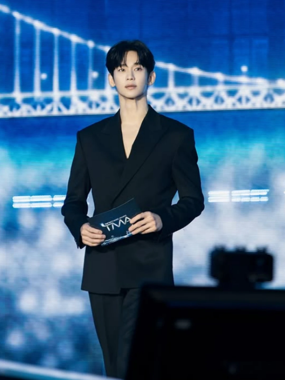 김수현.