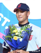 라 밤바~ 사상 초유의 '선수 아버지 노래', 엄마도 뜨악했지만…박근서는 인생 한 번 있는 기회인데, 아빠 하고픈 거 다 했으면 