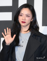 탕웨이, 세련된 이미지인 줄 알았는데…박해일 몸빼바지 입고 밭 갈아 반전 (살롱드립)