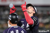 '이게 선두의 힘' KT, 7회 재역전→9회 힐리어드 만루포 대폭발…SSG 8-2 제압, 3연승+상대전적 우위 확정 [인천:스코어]