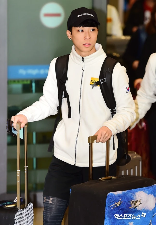 한때 한국 쇼트트랙 최고 재능으로 꼽혔던 김건우가 은퇴를 선언한 지 3개월 만에 세상을 떠났다. 김건우의 유족은 23일 김건우의 소셜미디어(SNS)를 통해 '갑작스러운 비보에 황망한 마음으로 일일이 연락드리지 못함을 너른 마음을 헤아려 주기 바란다'면서 '고인의 마지막 가시는 길에 따뜻한 위로와 명복을 빌어주면 감사하겠다'며 김건우의 사망 소식을 전했다. 사진 엑스포츠뉴스DB