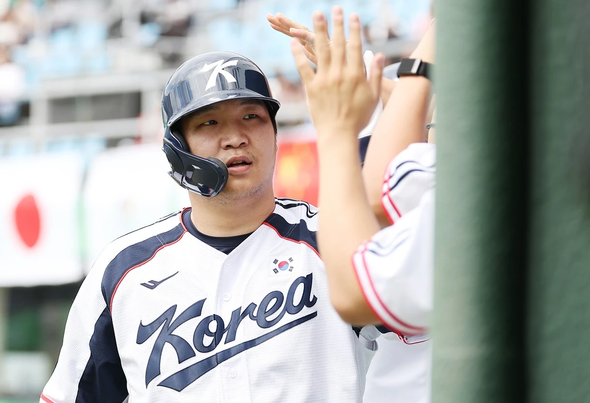 대한민국 야구 국가대표팀 내야수 문보경이 23일 일본 아이치현 오카자키 종합공원 야구장에서 열린 2026 아이치·나고야 아시안게임 조별리그 B조 3차전에서 태국을 상대로 대회 첫 홈런을 기록했다. 사진 연합뉴스