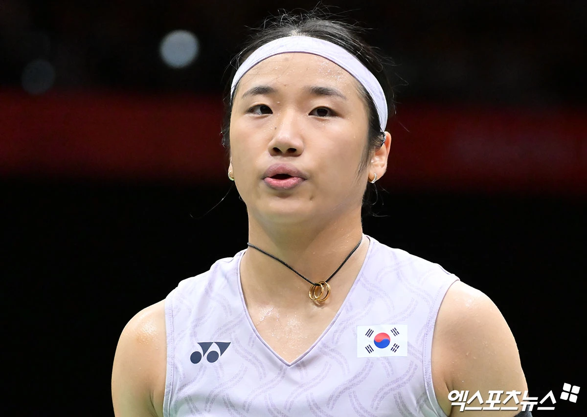 박주봉 감독이 이끄는 대한민국 여자 배드민턴 대표팀이 23일 일본 아이치현 이치노미야시에 있는 이치노미야 시립 체육관에서 열린 일본과의 2026 아이치∙나고야 하계아시안게임 배드민턴 여자 단체전 준결승에서 매치 스코어 1-3으로 졌다.   지난 2022 항저우 대회 때 여자 단체전 우승으로 1994년 히로시마 대회 이후 28년 만에 아시아 정상에 올랐던 한국 여자 배드민턴은 중국과 일본만 갖고 있는 여자 단체전 2연패에 도전했다.   8강에서 말레이시아를 매치 스코어 3-1로 제압하고 올라온 한국은 개최국 일본의 벽 앞에 멈춰 섰다. 이치노미야, 김한준 기자