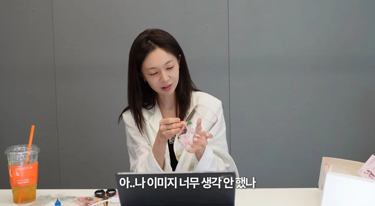 유튜브 채널 '지니이즈백'