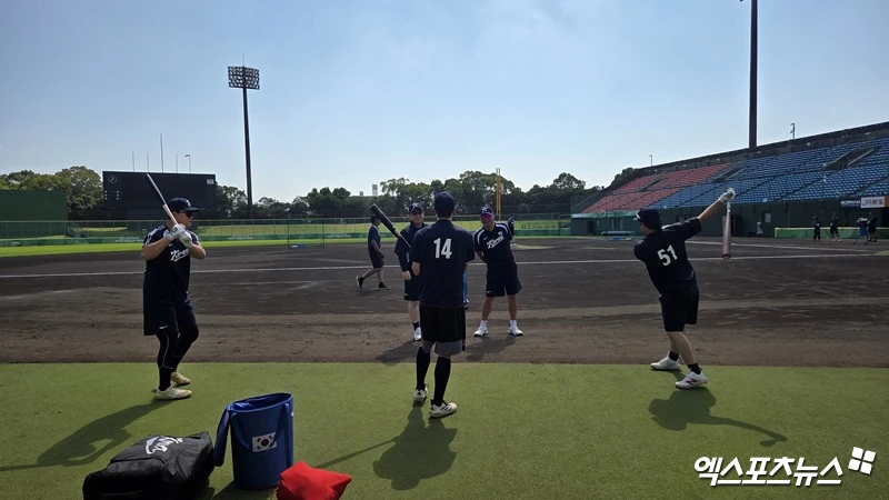 류지현 감독이 이끄는 대한민국 야구 국가대표팀 일부 선수들이 24일 오후 일본 아이치현 도요하시 시민구장 야구장에서 훈련을 진행했다. 사진 김지수 기자