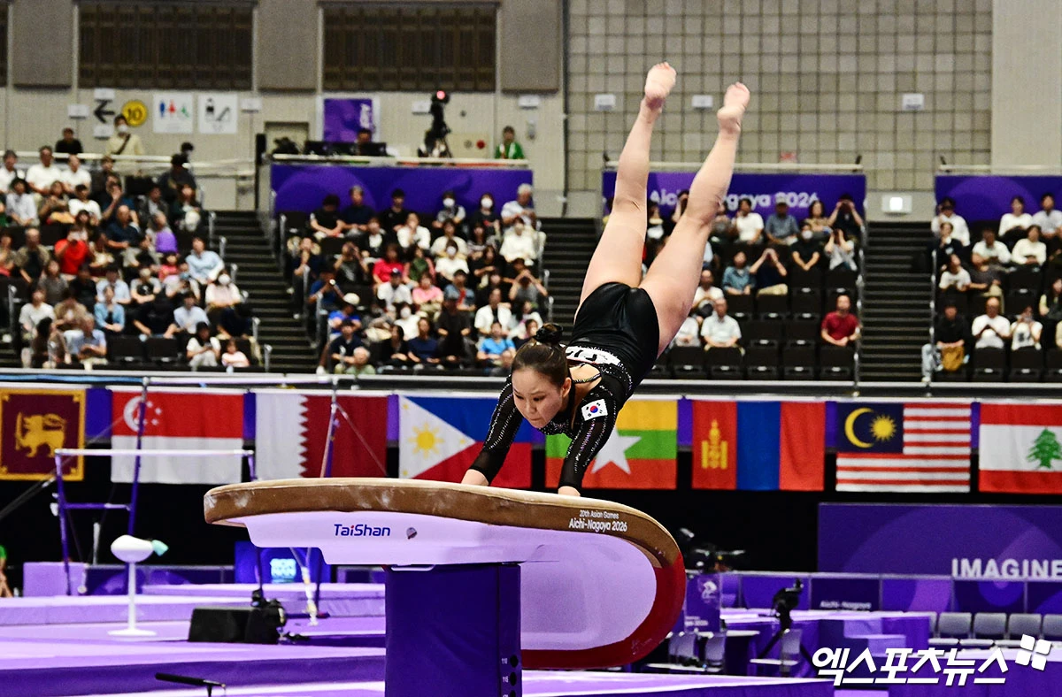 한국 여자 기계체조의 간판 여서정이 24일 일본 아이치현 나고야시 종합체육관에서 열린 2026 아이치·나고야 아시안게임 기계체조 여자 도마 결선에서 1, 2차 시기 평균 14.483점을 기록, 전체 8명의 출전 선수 중 1위에 올랐다. 2018 자카르타-팔렘방 대회에 이어 개인 통산 두 번째 아시안게임 금메달을 손에 넣었다. 사진 박지영 기자