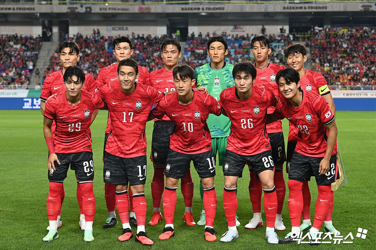로베르트 모레노 임시 감독이 이끄는 대한민국 축구 국가대표팀은 24일 수원월드컵경기장에서 열린 에콰도르와 친선경기를 후반 9분 오현규의 선제골, 후반 13분 손흥민의 프리킥 추가골, 후반 41분 이동경의 쐐기골에 힘입어 3-0 승리를 거뒀다. 이날 손흥민은 마법 같은 프리킥 골로 A매치 통산 57호골을 달성해 차범근 전 감독의 한국 남자축구 A매치 최다 득점(58골)과의 격차를 단 한 골로 좁혔다. 수원월드컵경기장, 고아라 기자