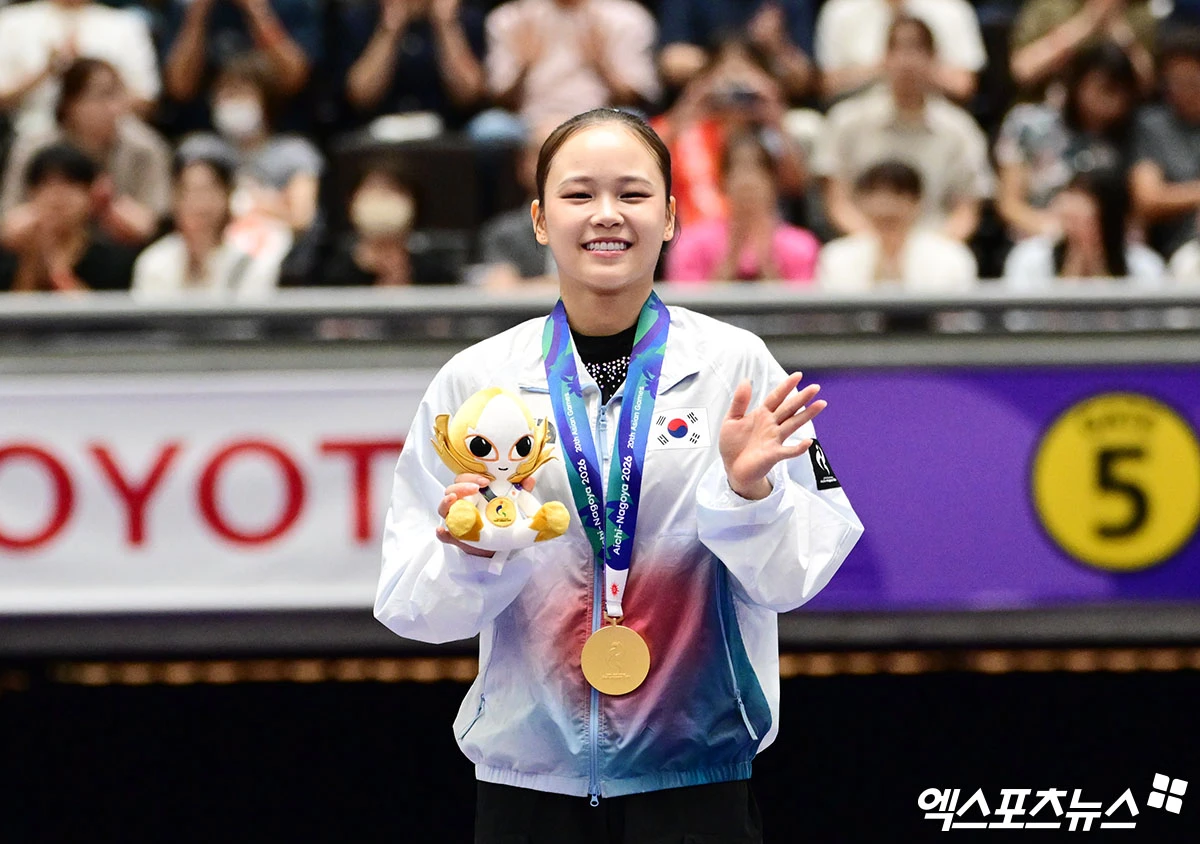한국 여자 기계체조의 간판 여서정이 24일 일본 아이치현 나고야시 종합체육관에서 열린 2026 아이치·나고야 아시안게임 기계체조 여자 도마 결승에서 1, 2차 시기 평균 14.483점을 기록, 전체 8명의 출전 선수 중 1위에 오르며 개인 통산 두 번째 아시안게임 금메달을 손에 넣었다. 사진 박지영 기자