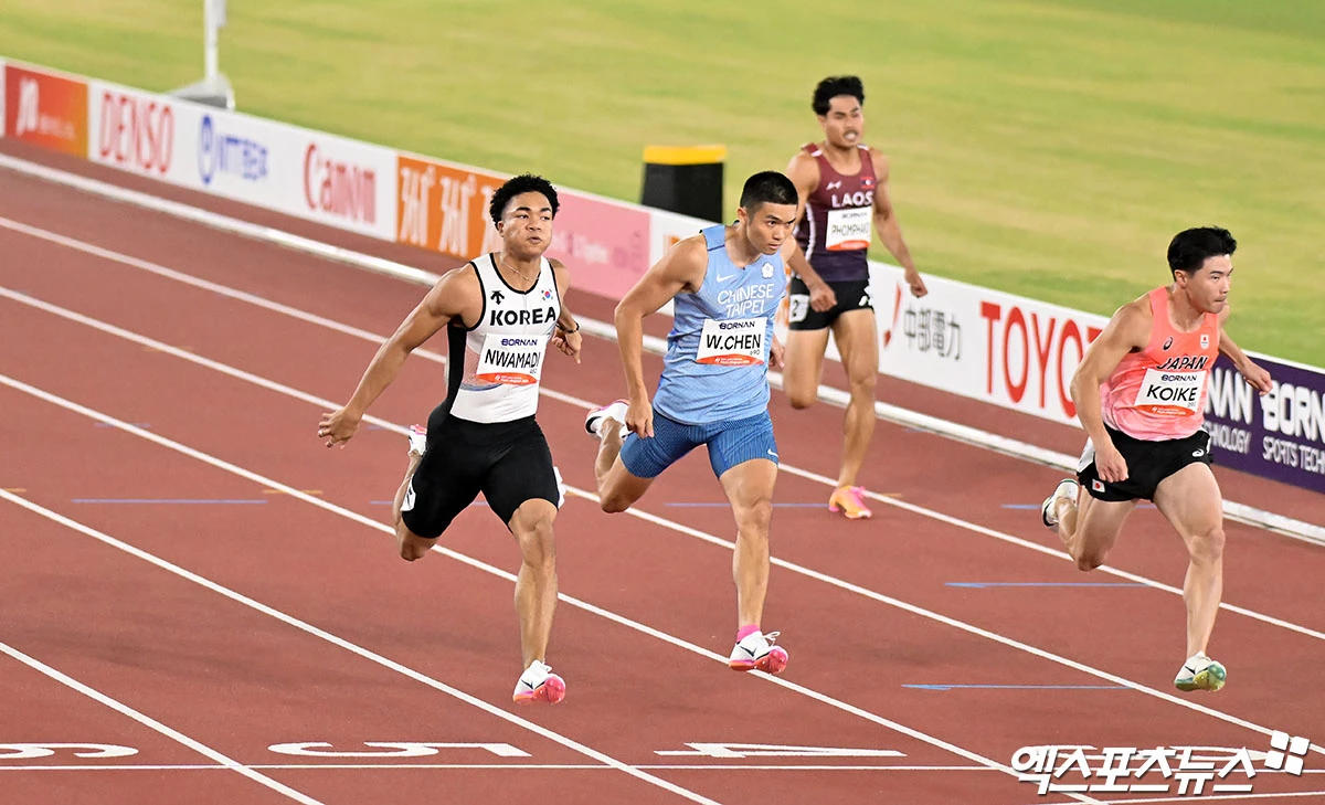 개인 첫 종합대회인 아시안게임 예선을 1위로 통과한 한국 육상 단거리 간판 나마디 조엘진(예천군청)이 예선전 기록보다는 준결선 진출 후 예선 기록에 만족하지 않았다. 나마디 조엘진이 24일 일본 나고야시 미즈호공원 육상 경기장에서 열린 2026 아이치∙나고야 하계아시안게임 육상 남자 100m 예선 2조 경기에서 10초23으로 1위에 올라 준결선에 진출했다. 4번 레인에 선 조엘진은 가장 빠른 0.132초의 반응 속도로 출발해 가장 먼저 결승선을 통과했다. 개인 최고 9초98을 보유한 고이케 유키(일본)보다 0.1초 빨리 결승선을 통과하면서 개인의 국제 대회 첫 예선 1위를 달성했다. 나고야, 김한준 기자