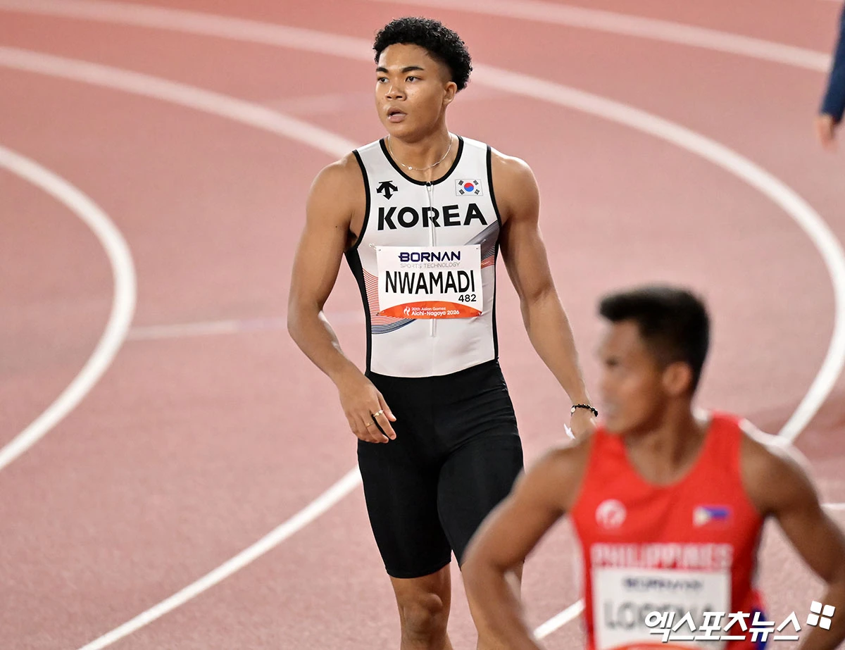 개인 첫 종합대회인 아시안게임 예선을 1위로 통과한 한국 육상 단거리 간판 나마디 조엘진(예천군청)이 예선전 기록보다는 준결선 진출 후 예선 기록에 만족하지 않았다. 나마디 조엘진이 24일 일본 나고야시 미즈호공원 육상 경기장에서 열린 2026 아이치∙나고야 하계아시안게임 육상 남자 100m 예선 2조 경기에서 10초23으로 1위에 올라 준결선에 진출했다. 4번 레인에 선 조엘진은 가장 빠른 0.132초의 반응 속도로 출발해 가장 먼저 결승선을 통과했다. 개인 최고 9초98을 보유한 고이케 유키(일본)보다 0.1초 빨리 결승선을 통과하면서 개인의 국제 대회 첫 예선 1위를 달성했다. 나고야, 김한준 기자
