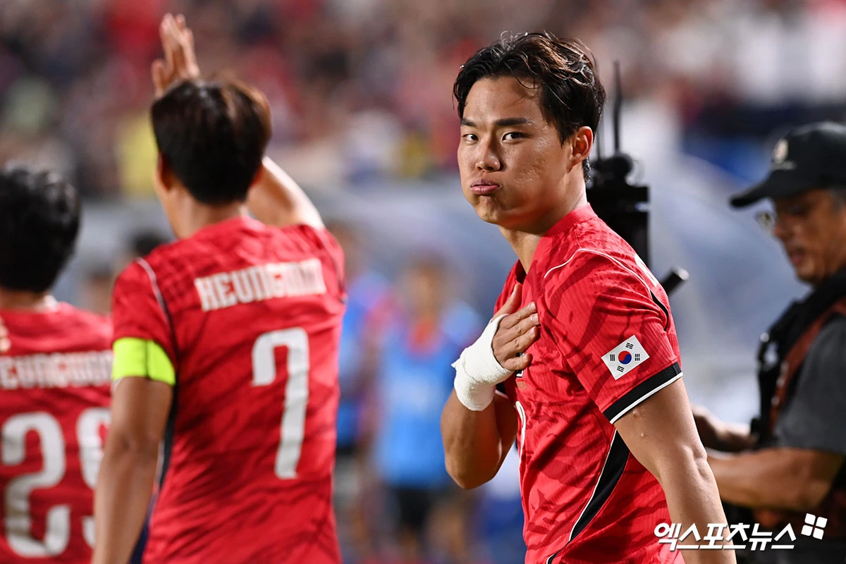 로베르트 모레노 임시 감독이 이끄는 대한민국 축구 국가대표팀은 24일 수원월드컵경기장에서 열린 에콰도르와 친선경기를 후반 9분 오현규의 선제골, 후반 13분 손흥민의 프리킥 추가골, 후반 41분 이동경의 쐐기골에 힘입어 3-0 승리를 거뒀다. 이날 손흥민은 마법 같은 프리킥 골로 A매치 통산 57호골을 달성해 차범근 전 감독의 한국 남자축구 A매치 최다 득점(58골)과의 격차를 단 한 골로 좁혔다. 수원월드컵경기장, 고아라 기자