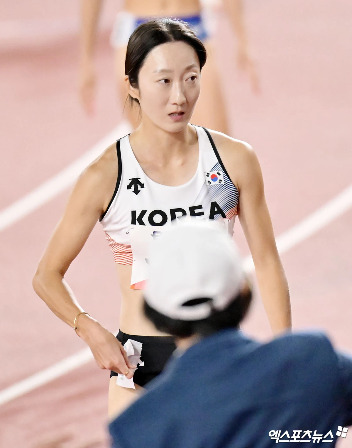 한국 여자 육상 단거리를 대표하는 서지현(진천군청)과 김주하(시흥시청)가 모두 2026 아이치∙나고야 하계아시안게임 여자 100m 준결선에 진출했다. 서지현과 김주하가 24일 일본 나고야시에 있는 미즈호 공원 육상 경기장에서 열린 육상 여자 100m 예선을 모두 통과했다. 나고야, 김한준 기자