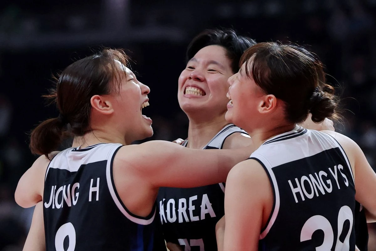 박수호 감독이 이끄는 대한민국 여자농구 대표팀은 25일(한국시간) 일본 나고야 아이치 인터내셔널 아레나에서 열린 2026 아이치·나고야 하계아시안게임 여자농구 준결승에서 중국을 85-80으로 제압했다. 이날 승리로 한국 여자농구는 7년 만에 중국을 꺾으며 결승에 올라가 2014 인천 대회 이후 12년 만의 아시안게임 정상 복귀를 눈앞에 뒀다. 연합뉴스