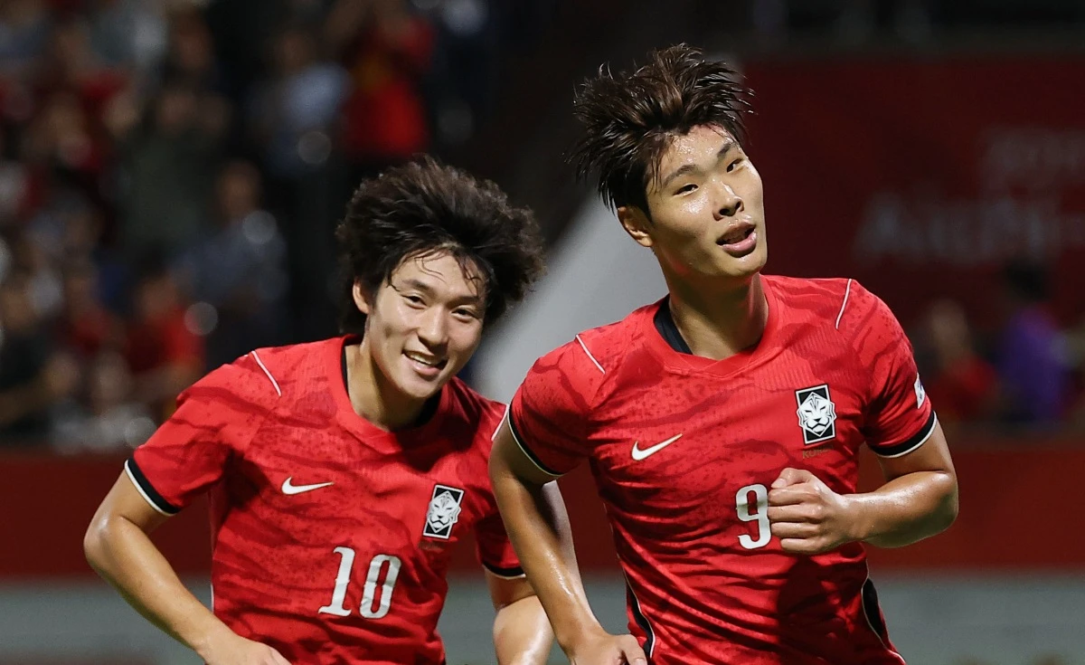 이민성 아시안게임 남자 축구 대표팀 감독이 준결승 진출로 경고 리스크가 사라진 것에 가장 만족해 했다. 이민성 감독이 이끄는 대한민국 아시안게임 남자 축구 대표팀이 25일 일본 나고야시 미즈호 공원 럭비 경기장에서 열린 베트남과의 2026 아이치∙나고야 하계아시안게임 축구 남자 준결승전에서 4-0 대승을 거두고 준결승에 진출했다. 앞서 조별리그에서 카타르와 사우디아라비아에 각각 4-1, 2-0 연승을 거둔 이민성호는 베트남을 상대로 192cm 장신 이영준(그라스호퍼 취리히)이 멀티 골을 터뜨리면서 베트남을 무력화시켰다. 연합뉴스
