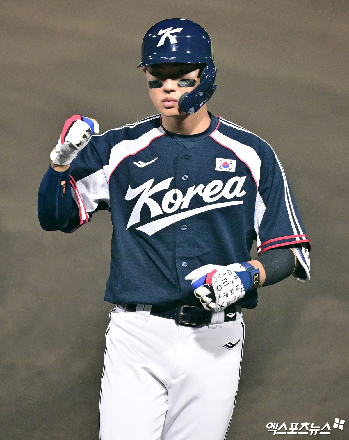 대한민국 야구 국가대표팀 내야수 김주원이 지난 25일 일본 아이치현 도요하시 시민구장에서 열린 2026 아이치·나고야 아시안게임 슈퍼 라운드 1차전에서 일본을 상대로 3타수 2안타를 기록했다. 사진 김한준 기자