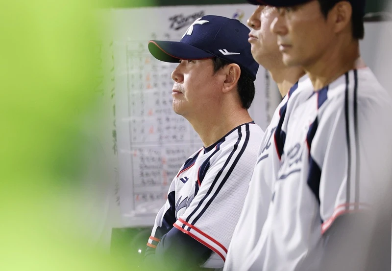 류지현 감독이 이끄는 대한민국 야구 국가대표팀이 26일 일본 아이치현 도요하시 시민구장에서 열린 2026 아이치·나고야 아시안게임 슈퍼 라운드 2차전에서 중국을 꺾고 대회 결승 진출에 성공했다. 사진 연합뉴스