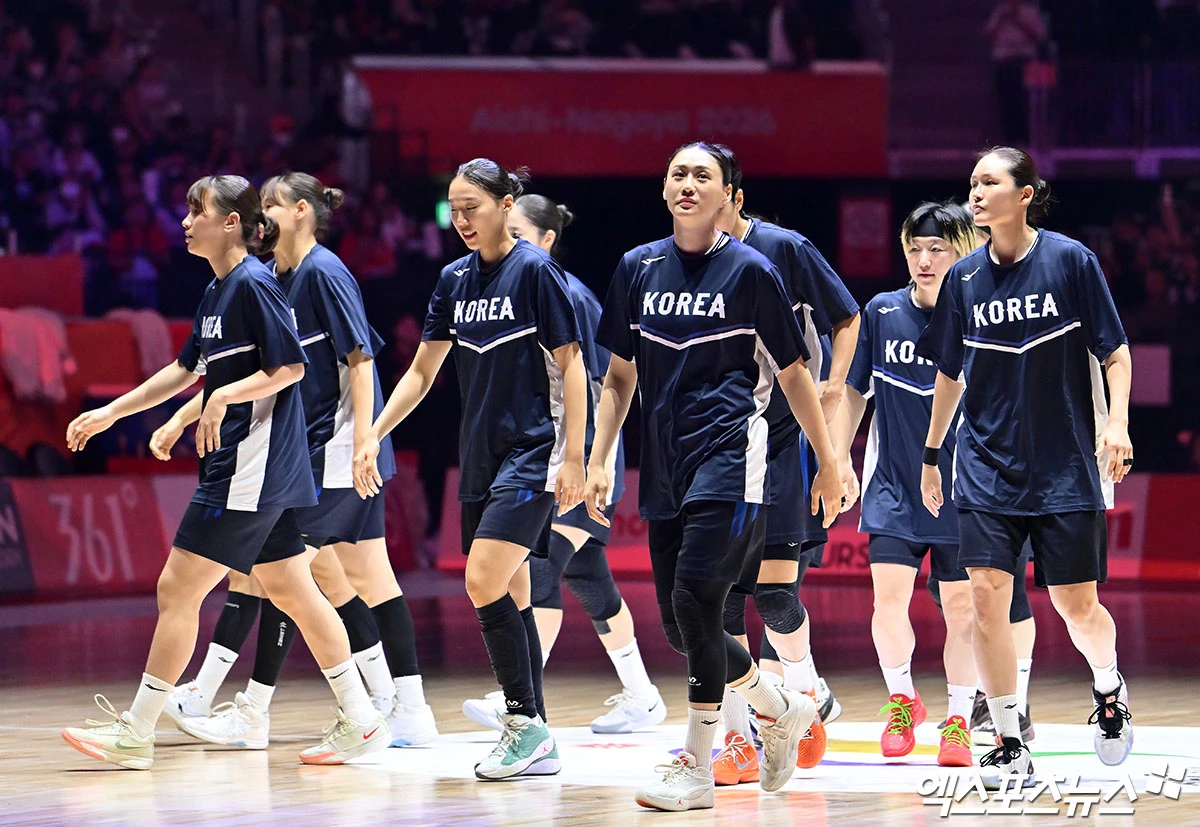 26일 일본 나고야 IG 아레나에서 열린 '2026 아이치·나고야 아시안게임' 여자농구 대한민국과 일본의 결승전 경기, 경기 전 대한민국 선수들이 파이팅을 외치고 있다. 일본 나고야, 김한준 기자