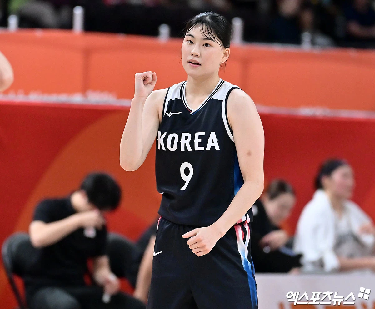 26일 일본 나고야 IG 아레나에서 열린 '2026 아이치·나고야 아시안게임' 여자농구 대한민국과 일본의 결승전 경기, 대한민국 이소희가 버저비터를 성공시킨 후 기뻐하고 있다. 일본 나고야, 김한준 기자