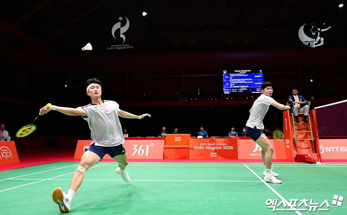 배드민턴 남자복식 세계 1위 서승재-김원호 조는 2026 아시안게임 준결승에서 탈락했다. 서승재-김원호 조는 28일 일본 아이치현 이치노미야의 이치노미야 시립체육관에서 시작된 2026 아이치·나고야 하계아시안게임 배드민턴 남자복식 준결승에서 다니엘 마르틴-레오 카르다노 조(인도네시아·46위)에 0-2로 졌다. 서승재-김원호 조는 남자복식 세계 1위를 1년 넘어 62주째 지키고 있는 최강 조합이다. 그러나 올해 여름부터는 상대의 철저한 분석에 고전하며 국제대회 우승을 하지 못하고 있다. 이달 초엔 마르틴-레오 조에 1라운드에서 패했는데 4주 만에 다시 패하고 말았다. 일본 이치노미야, 김한준·박지영 기자