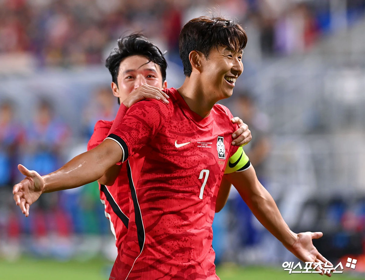 로베르트 모레노 감독 부임 이후 정상화 길을 걷고 있는 한국 축구 국가대표팀이 우루과이전에 나설 선발 명단을 공개했다. 모레노 감독이 이끄는 대한민국 축구 국가대표팀은 28일 오후 8시 서울월드컵경기장에서 남미 강호 우루과이와 A매치 친선 경기를 치른다. A매치 통산 57골로 역대 최다골까지 단 한 골 남겨둔 손흥민이 선발로 출격한 가운데 직전 에콰도르전서 휴식을 취했던 이강인도 동반 출전한다. 서울월드컵경기장, 고아라 기자