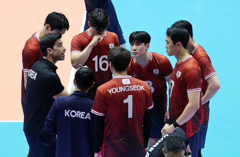 이사나예 라미레스 감독이 이끄는 대한민국 남자 배구 국가대표팀이 28일 일본 아이치현 고마키의 파크 아레나 고마키에서 열린 2026 아이치·나고야 아시안게임 조별리그 B조 2차전에서 대만을 꺾고 8강 토너먼트 진출에 성공했다. 사진 연합뉴스