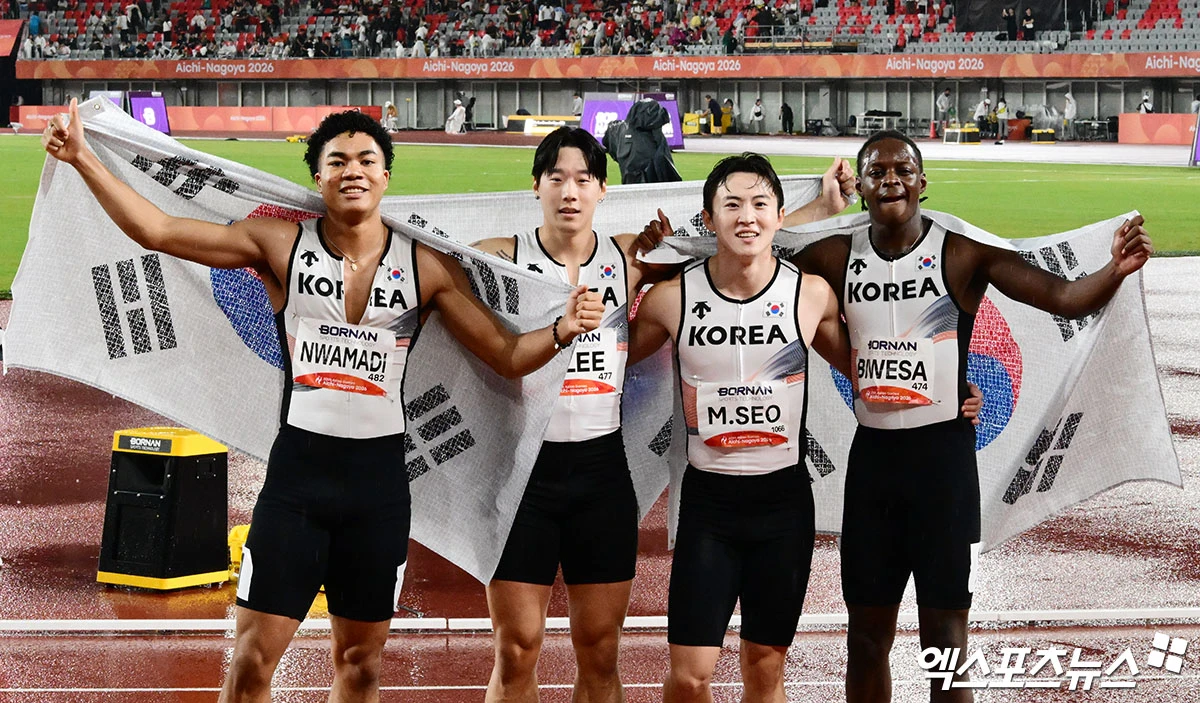 ​​전날 실격 뒤 항소가 받아들여져 극적으로 결승에 오른 한국 육상 남자 400m 계주 대표팀이 동메달을 따냈다. 이재성(광주광역시청), 나마디 조엘진(예천군청), 비웨사 다니엘(안산시청), 서민준(서천군청)으로 구성된 대표팀은 28일 일본 나고야의 미즈호공원 육상경기장에서 열린 2026 아이치·나고야 아시안게임 남자 400m 계주 결승에서 38초43의 기록으로 동메달을 땄다. 대표팀은 한국 기록도 경신했다. 계주 대표팀 선수들이 태극기를 들어올리며 세리머니를 하고 있다. 일본 나고야, 박지영 기자