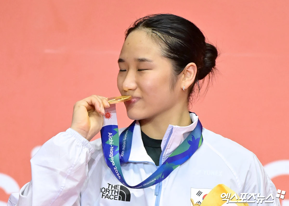 세계 최강, 절대 1강에 가장 큰 변수가 될 15점제 전환에 대해 안세영은 충분한 자신감을 보였다. 안세영은 29일 일본 아이치현 이치노미야의 이치노미야 시립체육관에서 열린 2026 아이치·나고야 하계아시안게임 배드민턴 여자 단식 결승에서 세계랭킹 3위 야마구치 아카네(일본)를 맞아 게임스코어 2-0(21-17 21-9) 완승를 거뒀다. 안세영은 29일 세계배드민턴연맹(BWF) 공식 발표에 따라 이 종목에서 103주 연속 세계 1위를 지키고 있는 '1강'이다. 일본 이치노미야, 김한준 기자