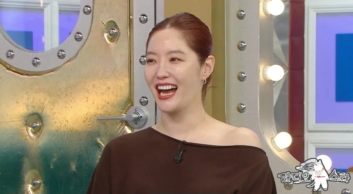 방송인 김새롬이 ‘라디오스타’에서 “남자 서장훈이 있다면 여자 쪽은 내가!”라며 ‘돌싱 아이콘’ 자리를 향한 유쾌한 욕심을 드러낸다.