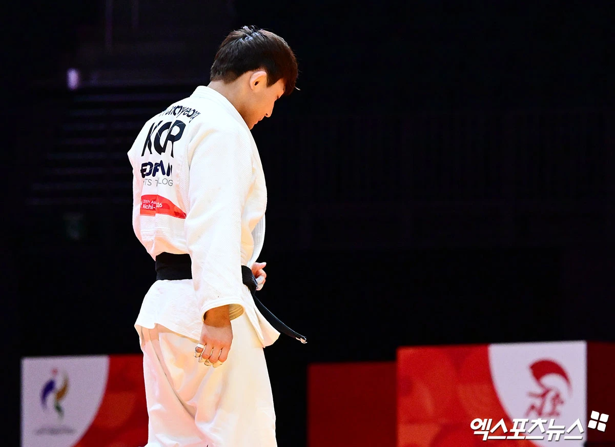 남자 유도 66kg급 세계랭킹 6위 김찬녕이 30일 일본 나고야의 아이치 인터내셔널 아레나에서 열린 2026 아이치·나고야 아시안게임 준결승에서 우즈베키스탄의 아브두라힘 누트풀로예프에게 졌다. 사진 박지영 기자