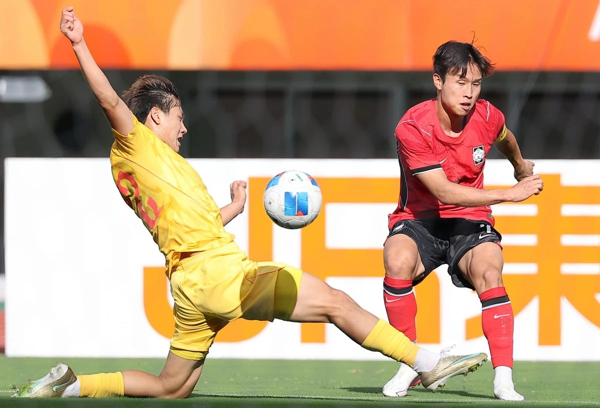 아시안게임 남자 축구 결승에 진출했지만, 엄지성의 표정은 그리 밝지 않았다. 이미 선배들이 달성한 아시안게임 남자 축구 3연속 우승을 이어가고자 하는 부담감을 드러냈다.   이민성 감독이 이끄는 대한민국 아시안게임 남자 축구 대표팀 감독이 30일 일본 오사카시에 있는 나가이 스타디움에서 열린 중국과의 2026 아이치∙나고야 하계아시안게임 축구 남자 준결승전에서 엄지성의 2도움 활약으로 이영준, 배준호의 연속 골이 터지며 2-1 짜릿한 역전승을 거뒀다. 연합뉴스