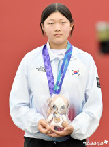 '중학생' 수식어가 불편하다? '고작 15살인데' 韓 양궁 새 역사 쓴 이 선수…"사람들이 너무 어리게 보는 것 같은데" [오카자키 현장]