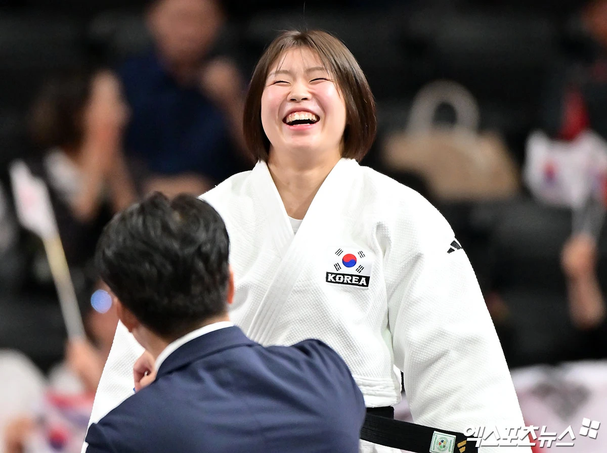 허미미(24·경북체육회)가 1일 일본 나고야 아이치 인터내셔널 아레나에서 열린 2026 아이치·나고야 아시안게임 유도 여자 57kg급 결승에서 몽골의 아리운자야 테르비스를 꺾으며 금메달을 따냈다. 사진 김한준 기자