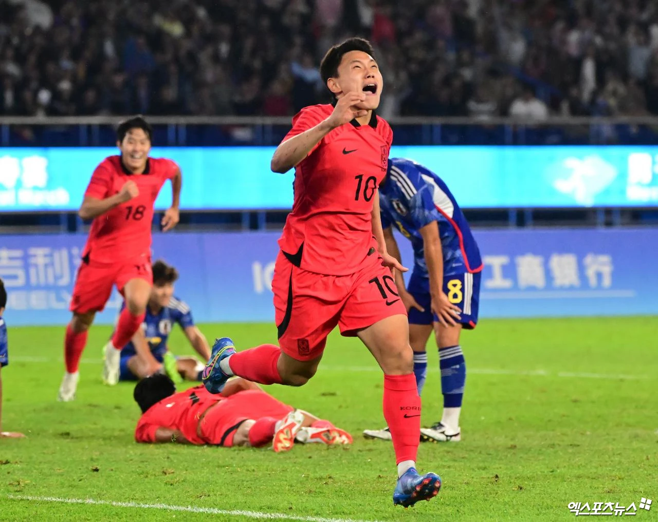 아시안게임 남자 축구 금메달을 목표로 하는 이민성호가 마지막 관문만 남겨뒀다. 선배들의 한일전 역사를 이어간다면 이민성호의 목표인 금메달도 가능하다. 이민성 감독이 이끄는 대한민국 아시안게임 남자 축구 대표팀이 오는 3일 오후 7시 30분 일본 아이치현 도요타시에 있는 도요타 스타디움에서 일본과 2026 아이치∙나고야 하계아시안게임 축구 남자 결승전을 갖는다. 엑스포츠뉴스DB