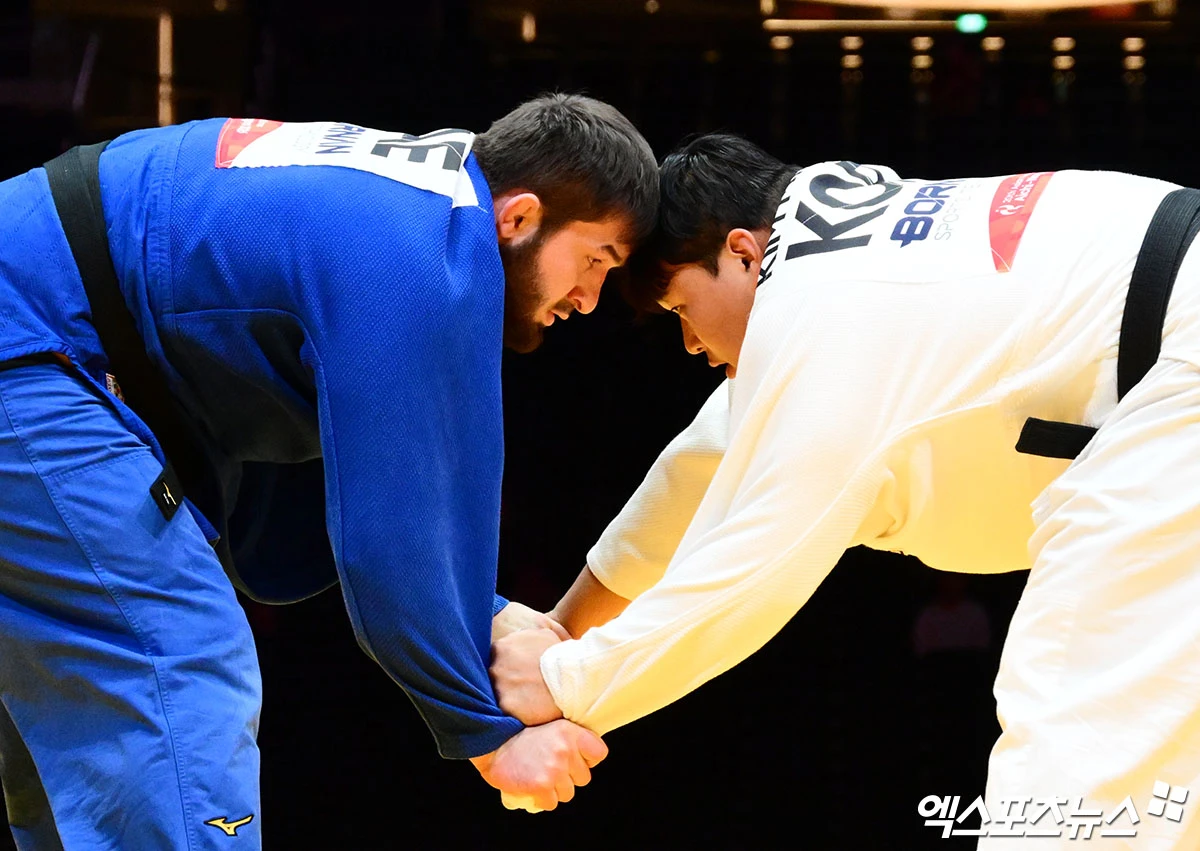 2일 나고야 아이치 인터내셔널 아레나에서 열린 '2026 아이치·나고야 아시안게임' 유도 남자 100kg 초과급 동메달 결정전 대한민국 김민종과 아랍에미리트 마고메도라도프의 경기, 김민종이 승리하며 동메달을 획득했다. 김민종이 경기를 펼치고 있다. 일본 나고야, 박지영 기자