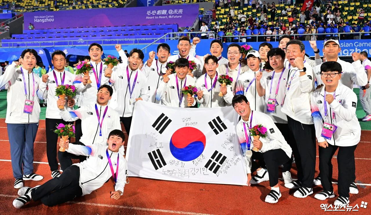 동메달 결정전으로 떨어진 대한민국 7인제 럭비 국가대표 주장 장용흥이 대표팀에 대한 지원을 호소했다. 대한민국 7인제 럭비 대표팀이 2일 일본 나고야시에 있는 미즈호공원 럭비 경기장에서 열린 홍콩과의 2026 아이치∙나고야 하계아시안게임 7인제 럭비 남자 준결승에서 홍콩에 14-35로 졌다. 한국 7인제 럭비는 지난 2022 항저우 대회(1년 순연 개최)에 이어 2회 연속 결승에 진출에 도전했지만, 홍콩의 벽에 가로막혔다. 한국은 2002 부산 대회 이후 24년 만에 금메달 도전에 실패했다. 엑스포츠뉴스DB