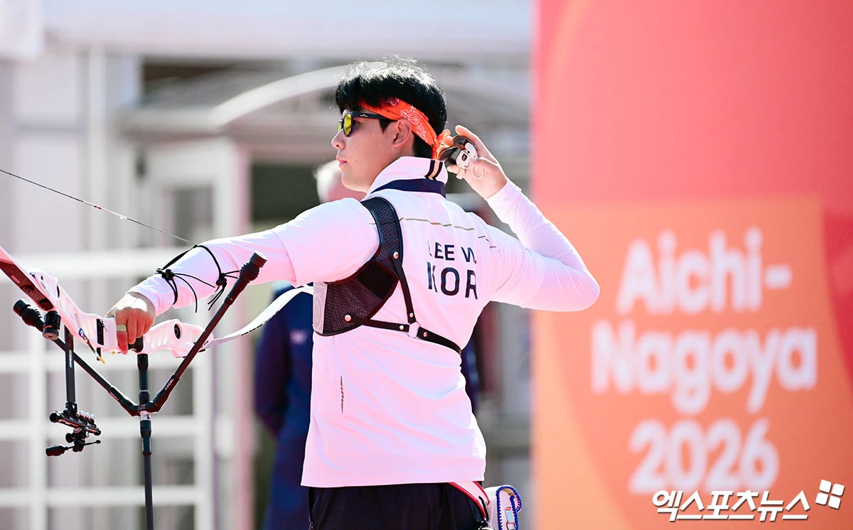 3일 일본 오카자키 중앙종합공원 다목적광장에서 열린 '2026 아이치·나고야 아시안게임' 양궁 리커브 남자 개인전 준결승 대한민국 이우석과 인도 디라지 보마데바라의 경기, 이우석이 활을 쏘고 있다. 일본 오카자키, 박지영 기자