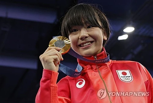 일본 여자 레슬링의 리빙 레전드 후지나미 아카리가 3일 일본 나고야시 이나나가 스포츠센터에서 열린 2026 아이치·나고야 아시안게임 레슬링 여자 57kg급 준결승에서 북한의 손일심에게 패배, 연승 행진이 '155'에서 멈췄다. 사진 연합뉴스