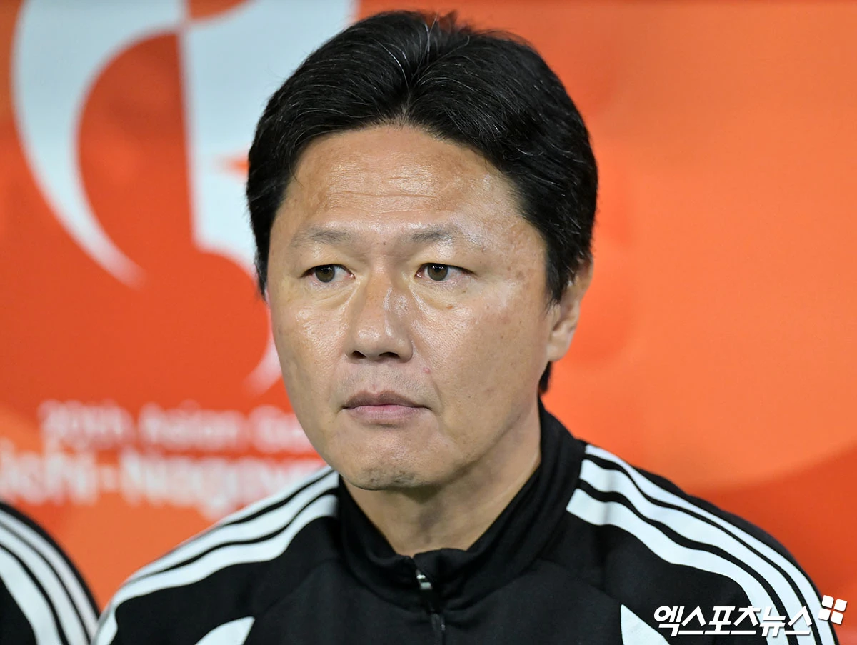 대한민국 남자 축구가 아시안게임 4연패 대업을 달성했다.   이민성 감독이 이끄는 대한민국 아시안게임 남자 축구 대표팀이 3일 일본 아이치현 도요타시에 있는 도요타 스타디움에서 열린 일본과의 2026 아이치∙나고야 하계아시안게임 축구 결승전에서 엄지성의 결승 골로 1-0으로 승리했다.   이 승리로 한국은 2014 인천 대회부터 이어진 아시안게임 남자 축구 4연패에 성공했다. 인천 대회를 시작으로 2018 자카르타∙팔렘방 대회, 2022 항저우 대회(1년 순연 개최)로 이어지는 연속 우승 기록을 올해까지 12년으로 늘렸다. 일본 도요타, 김한준 기자