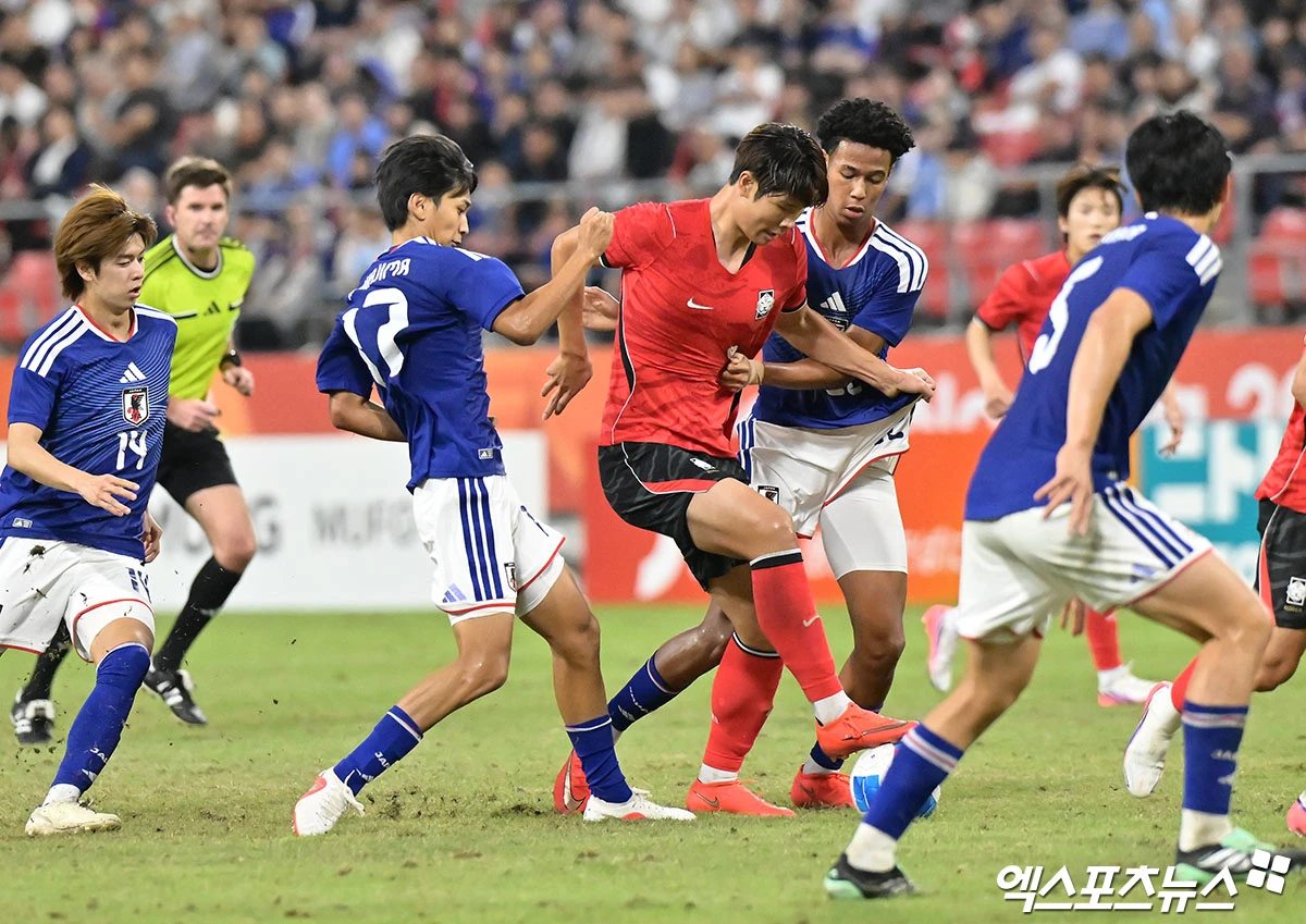 대한민국 남자 축구가 아시안게임 4연패 대업을 달성했다.   이민성 감독이 이끄는 대한민국 아시안게임 남자 축구 대표팀이 3일 일본 아이치현 도요타시에 있는 도요타 스타디움에서 열린 일본과의 2026 아이치∙나고야 하계아시안게임 축구 결승전에서 엄지성의 결승 골로 1-0으로 승리했다.   이 승리로 한국은 2014 인천 대회부터 이어진 아시안게임 남자 축구 4연패에 성공했다. 인천 대회를 시작으로 2018 자카르타∙팔렘방 대회, 2022 항저우 대회(1년 순연 개최)로 이어지는 연속 우승 기록을 올해까지 12년으로 늘렸다. 일본 도요타, 김한준 기자