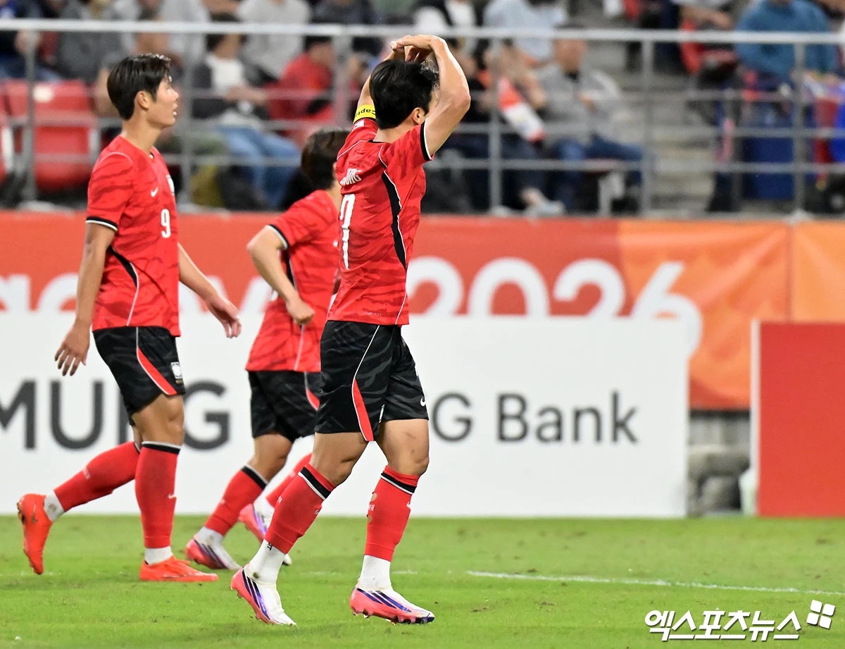대한민국 남자 축구가 아시안게임 4연패 대업을 달성했다.   이민성 감독이 이끄는 대한민국 아시안게임 남자 축구 대표팀이 3일 일본 아이치현 도요타시에 있는 도요타 스타디움에서 열린 일본과의 2026 아이치∙나고야 하계아시안게임 축구 결승전에서 엄지성의 결승 골로 1-0으로 승리했다.   이 승리로 한국은 2014 인천 대회부터 이어진 아시안게임 남자 축구 4연패에 성공했다. 인천 대회를 시작으로 2018 자카르타∙팔렘방 대회, 2022 항저우 대회(1년 순연 개최)로 이어지는 연속 우승 기록을 올해까지 12년으로 늘렸다. 일본 도요타, 김한준 기자