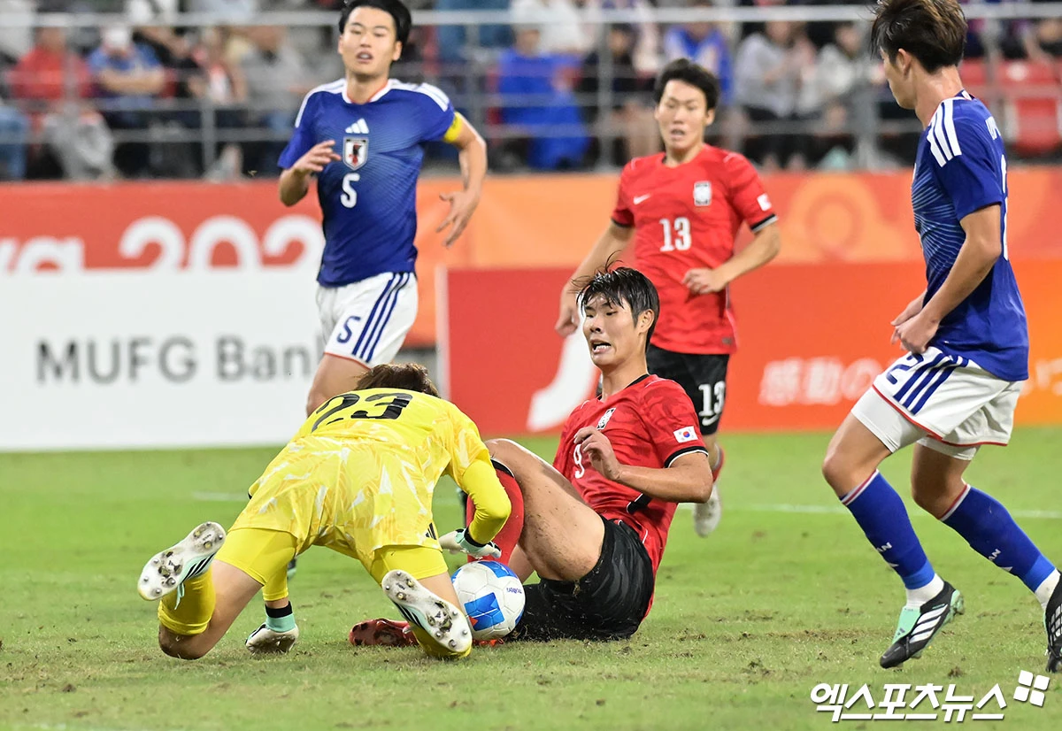 대한민국 남자 축구가 아시안게임 4연패 대업을 달성했다.   이민성 감독이 이끄는 대한민국 아시안게임 남자 축구 대표팀이 3일 일본 아이치현 도요타시에 있는 도요타 스타디움에서 열린 일본과의 2026 아이치∙나고야 하계아시안게임 축구 결승전에서 엄지성의 결승 골로 1-0으로 승리했다.   이 승리로 한국은 2014 인천 대회부터 이어진 아시안게임 남자 축구 4연패에 성공했다. 인천 대회를 시작으로 2018 자카르타∙팔렘방 대회, 2022 항저우 대회(1년 순연 개최)로 이어지는 연속 우승 기록을 올해까지 12년으로 늘렸다. 일본 도요타, 김한준 기자